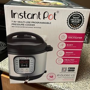 Brand NEW Instant Pot